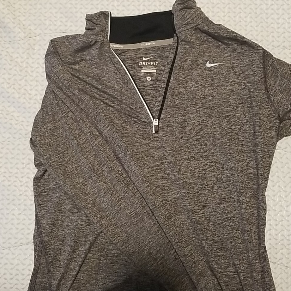 nike dri fit long sleeve pullover